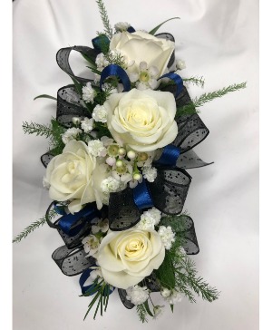 NC2 White Spray Roses 