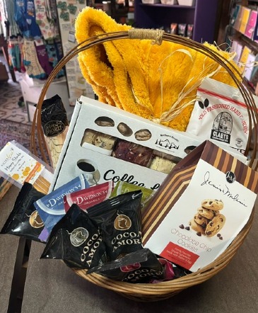 Cozy Basket Food Basket in Chippewa Falls, WI | Eevy Ivy Over Flowers Framing And Gifts