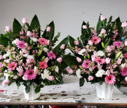 nice sympathy fan back arrangements 