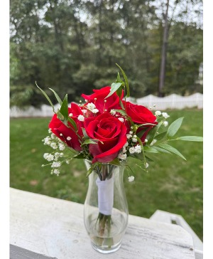 Nosegay Bouquet - Red Small, round bouquet