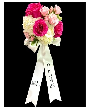 PINK AND WHITE NOSEGAY WITH PERSONALIZED SASHES 