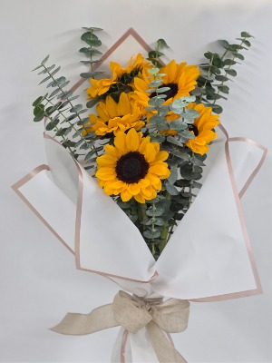 Sol de Verano Hand Bouquet