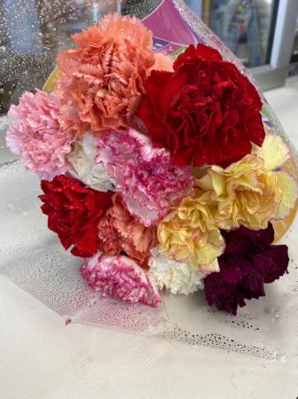  Carnations Extra Fancy ((SOLD OUT)))) One Dozen Carnations  Mixed or Solid  Colors  While Supplies Last ((PICKUP Only))