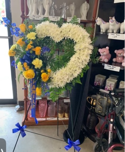 Open Heart Standing Spray 