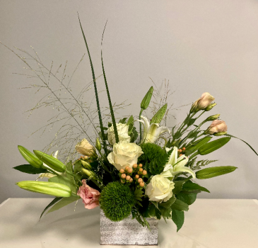 Organic Peach Floral Arrangement in Darien, CT | DARIEN FLOWERS