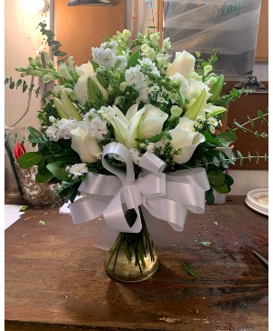 PEACEFUL WISHES VASE ALL WHITE
