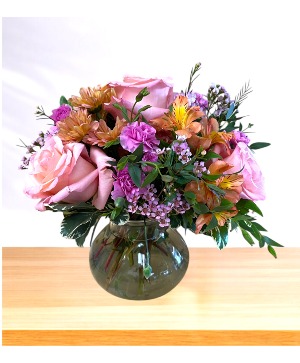 Peachy Sweet  Vase Arrangement