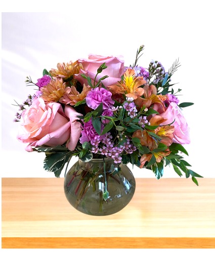 Peachy Sweet  Vase Arrangement