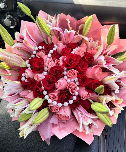 PEARL ROSES LOVE BOUQUET