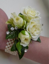 Pearly White Wristlet 