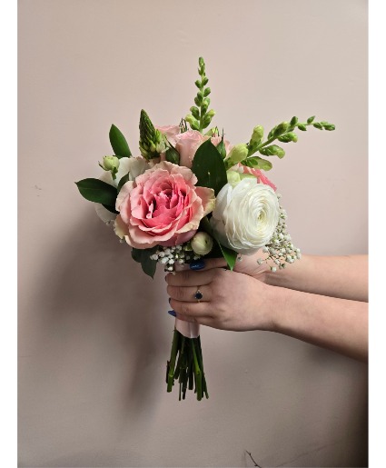Petals Pink hand held Bouquet
