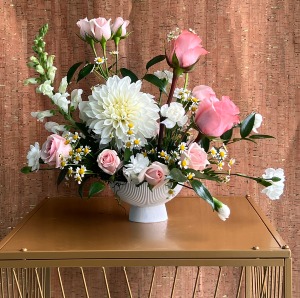 PETITE PEDESTAL FLOWER ARRANGEMENT
