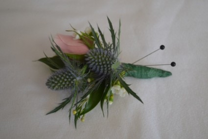 pink and blues boutonnier boutonnier