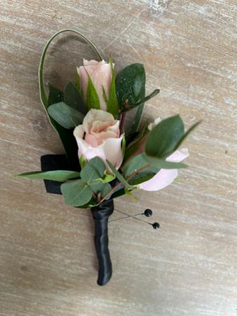 Elegant Blush Bout Boutonniere 
