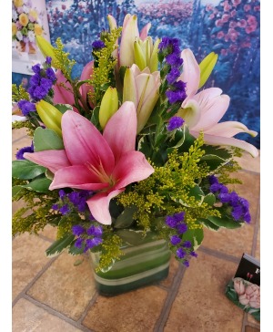 PINK LILY DREAM BOUQUET Pink Lily in Cube 