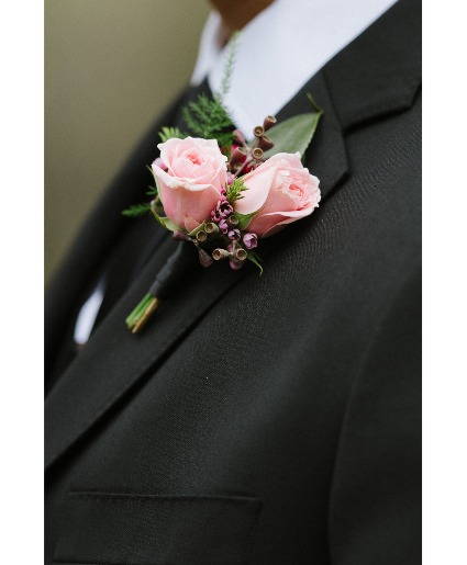 PINK SPRAY ROSE BOUT PROM