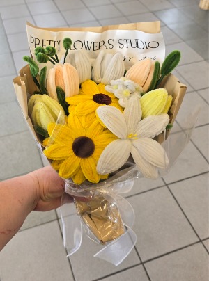 Pipe Cleaner - Yellow/White Wrapped Bouquet 