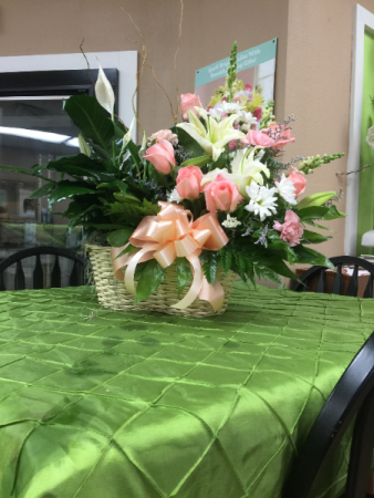 Plant with Fresh Cut Flowers Plant with fresh cut flowers
