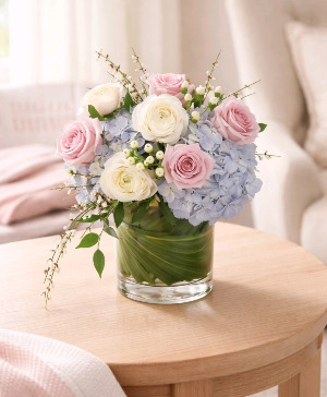  PLEASANT PEACE Short Vase Arrangement