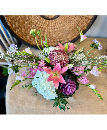Pleasantly Pink Floral Arrangement in Darien, CT | DARIEN FLOWERS