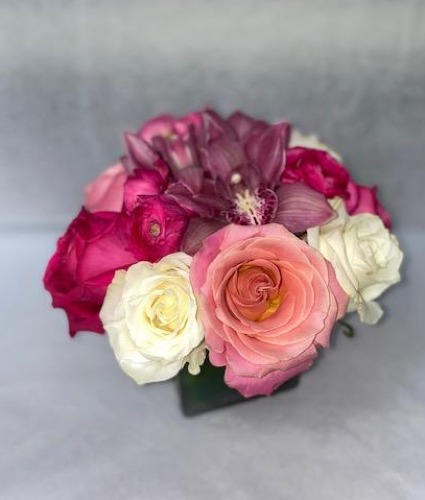 pops of pink  CENTERPIECE