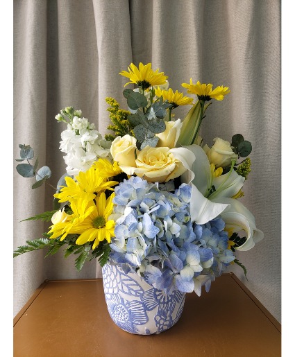 POSH POTTERY FLOWER ARRANGEMENT