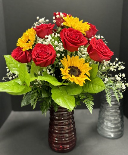 Premium Dozen Roses with Sunflowers 