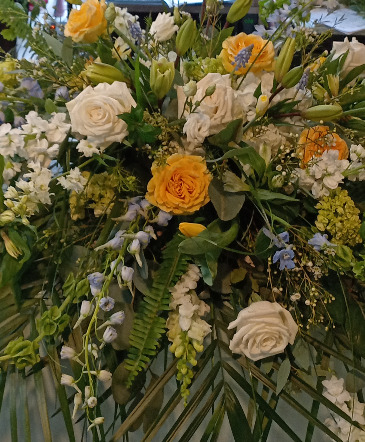 Easel Spray  Designer's Choice in Glastonbury, CT | THE FLOWER DISTRICT