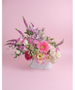 Pretty n Pinks box assorted flowers