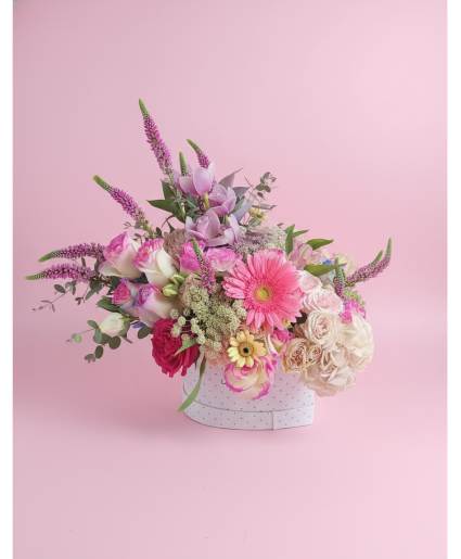 Pretty n Pinks box assorted flowers