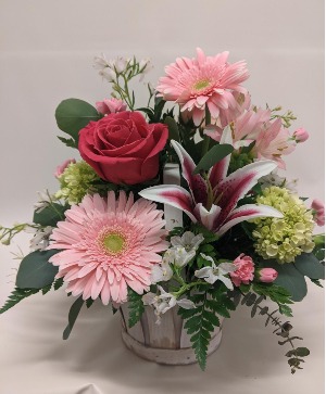 PRETTY PINK GARDEN BASKET Fresh arrangement