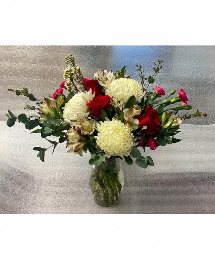 Pretty Posies Vase arrangement. 