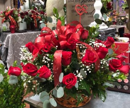 Pretty with reds Basket