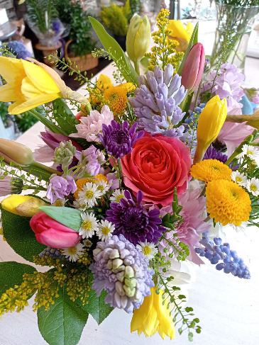 Primium Spring Florals Designer's Choice in Glastonbury, CT | THE FLOWER DISTRICT