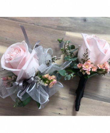 Prom #8  in Aurora, ON | Petal Me Sugar Florist
