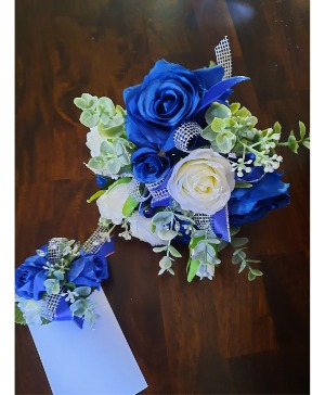 Prom Bouquet & Boutonniere Small Bouquet & Pocket Bout