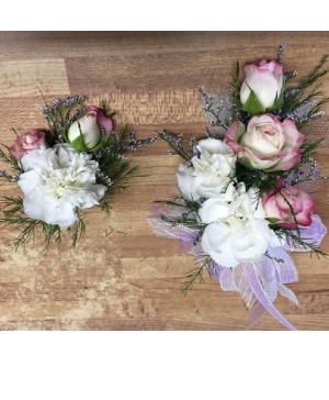 Prom sets Wrist corsage & boutonnière 