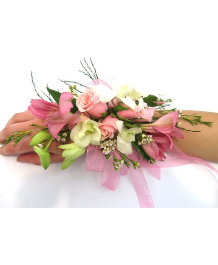 Homecoming Wristlet Call our shop directly to order