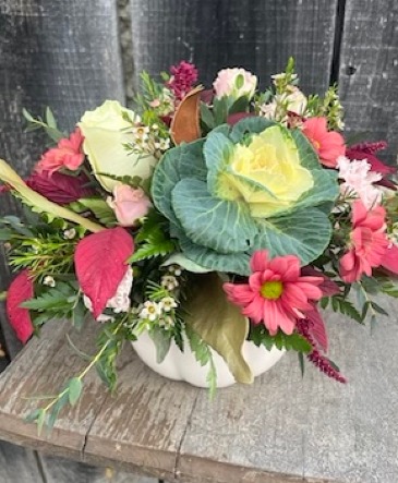 Pumpkin Arrangement Centrepiece, Thanksgiving in Lakefield, ON | LAKEFIELD FLOWERS & GIFTS