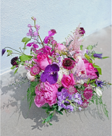 Delux Arrangement  Designer's Choice in Glastonbury, CT | THE FLOWER DISTRICT