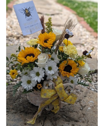 Queen Bee Fresh Flowers in Augusta, KY | AMY'S BLUE DAISY