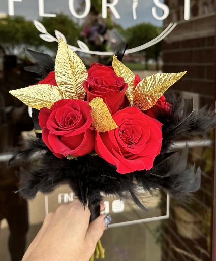 Queen of Hearts  Handheld Bouquet 