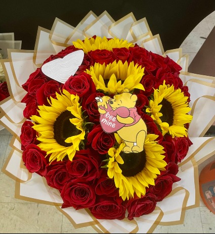 R20: Bouquet of 50 red roses with sunflowers 