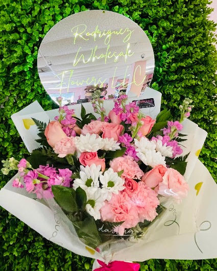 R3: Mixed Bouquet Bouquet de rosas, claveles, daysies, stock, etc. 