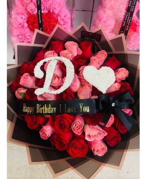 R32: Bouquet of 50 roses Bouquet made of 50 roses with a baby breath heart and letter of choice