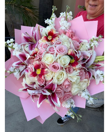 Ramo bouquet  Rose Ans stargazer lilies 
