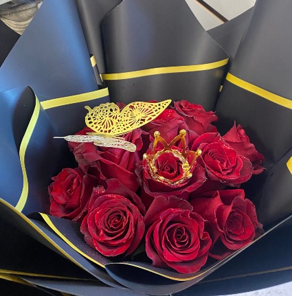 RAMO BUCHON DE 12 ROSAS 