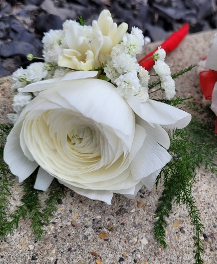 Rananculus Boutonniere 