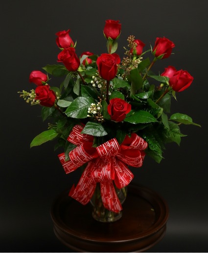 One Dozen Roses Premium long stem roses