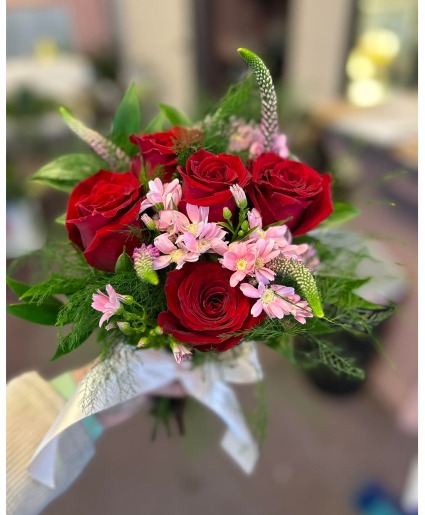 Red and Pink  Handheld Bouquet 